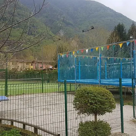 Chalet Lake Lugano, Vienna 18 בקתה *