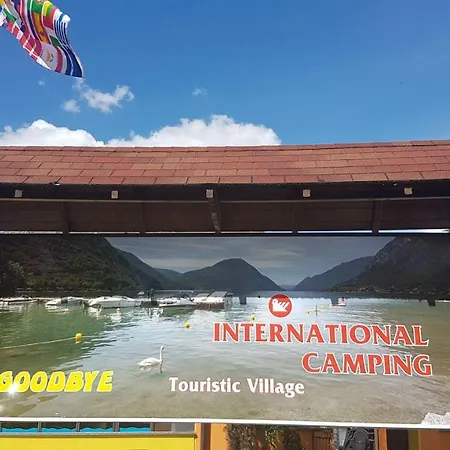 Chalet Lake Lugano, Vienna 18 * פורלצה
