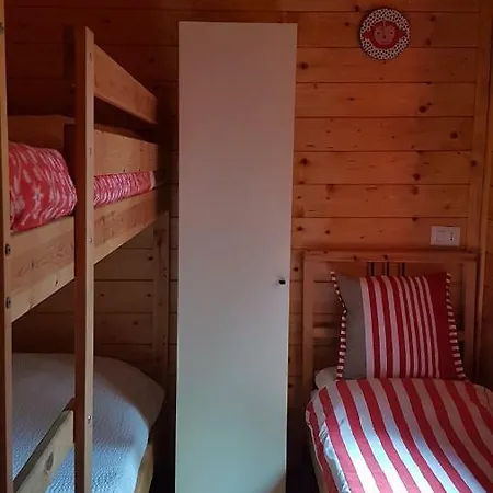Chalet Lake Lugano, Vienna 18 בקתה *